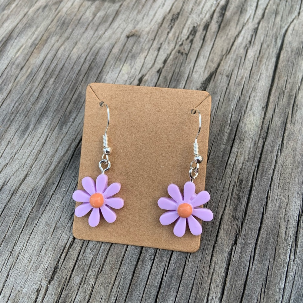 Purple daisy hook earrings - Picture 2 of 3